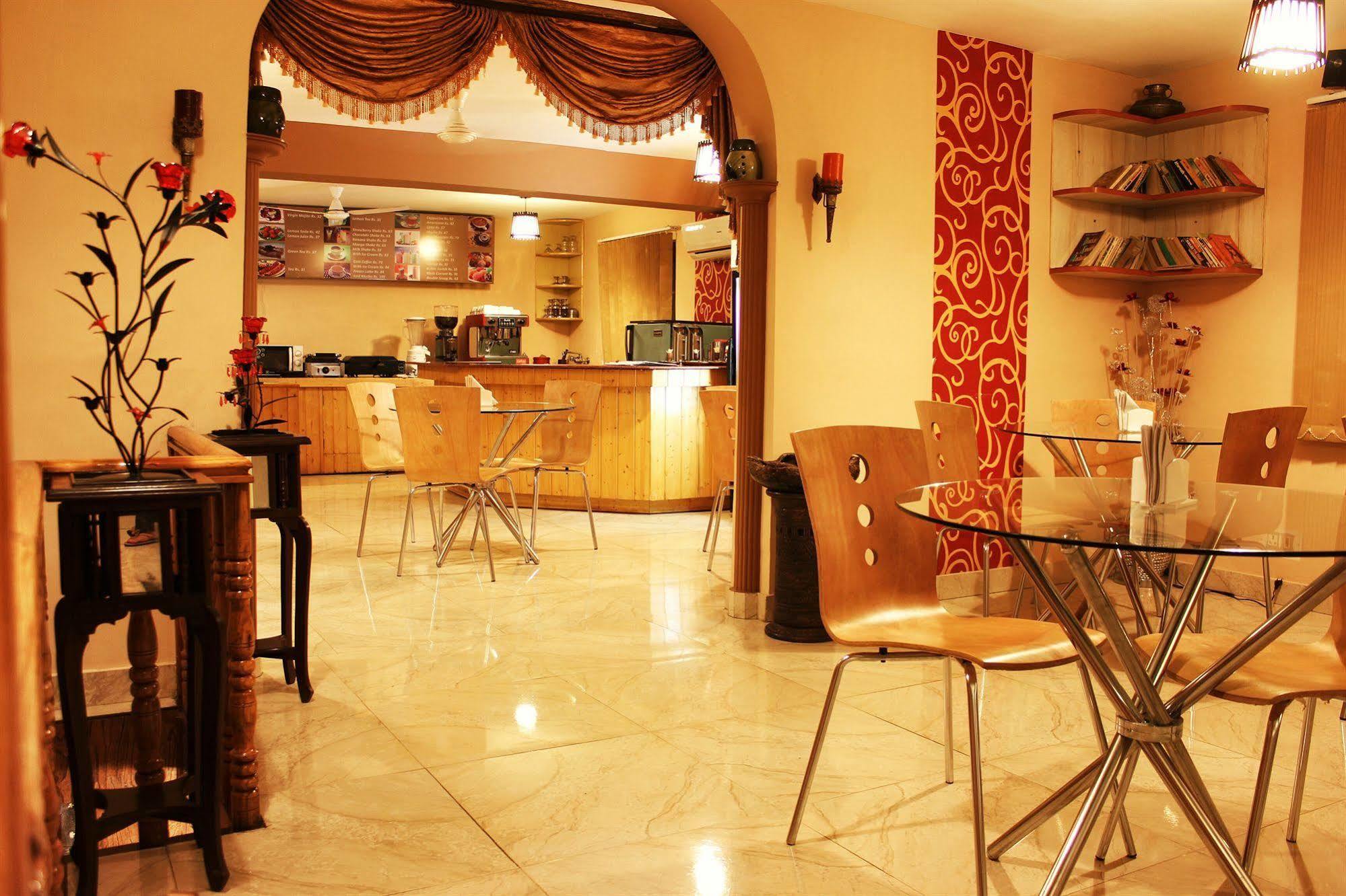 Hotel Walisons Resorts Srīnagar Екстериор снимка