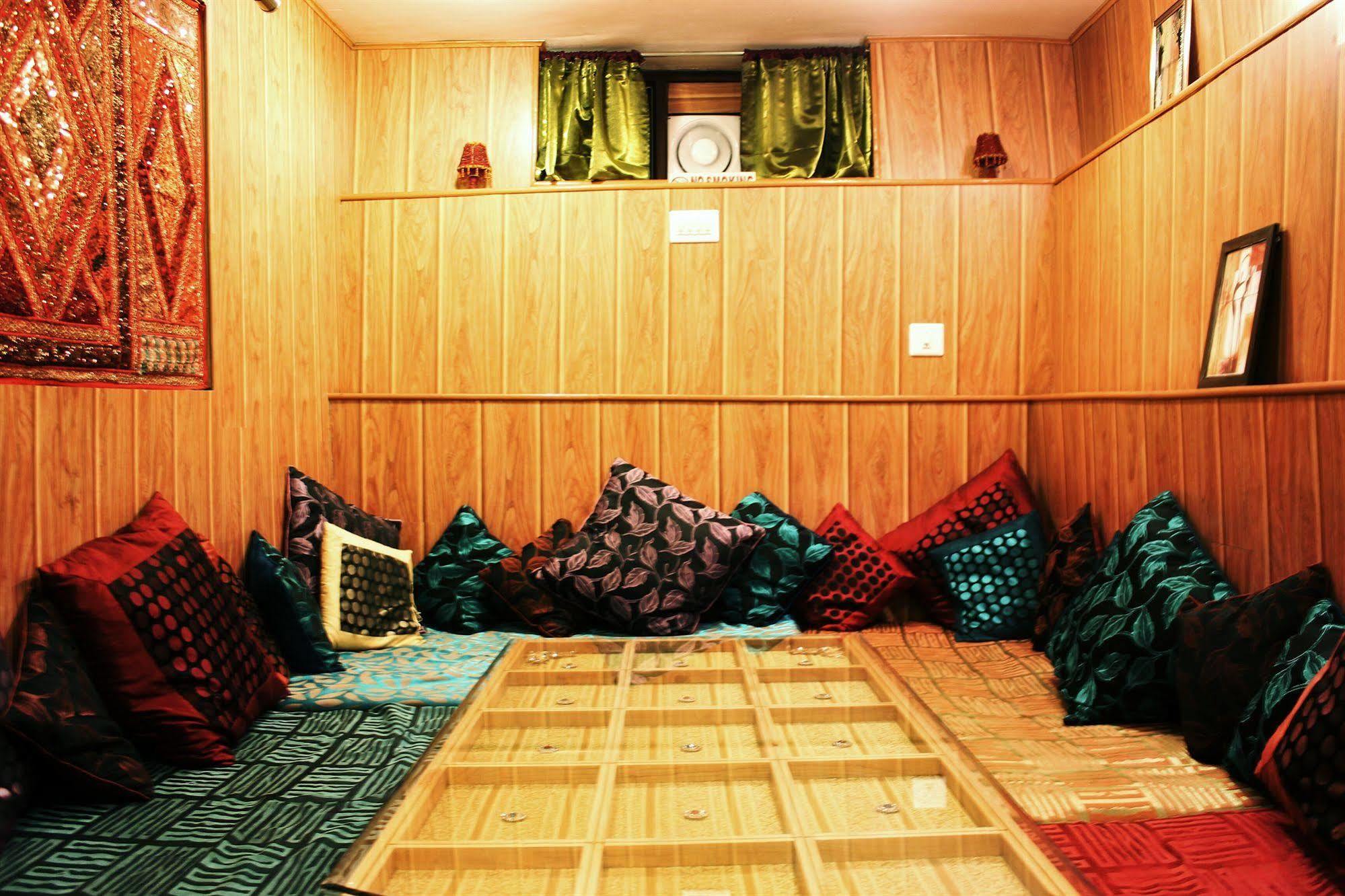Hotel Walisons Resorts Srīnagar Екстериор снимка