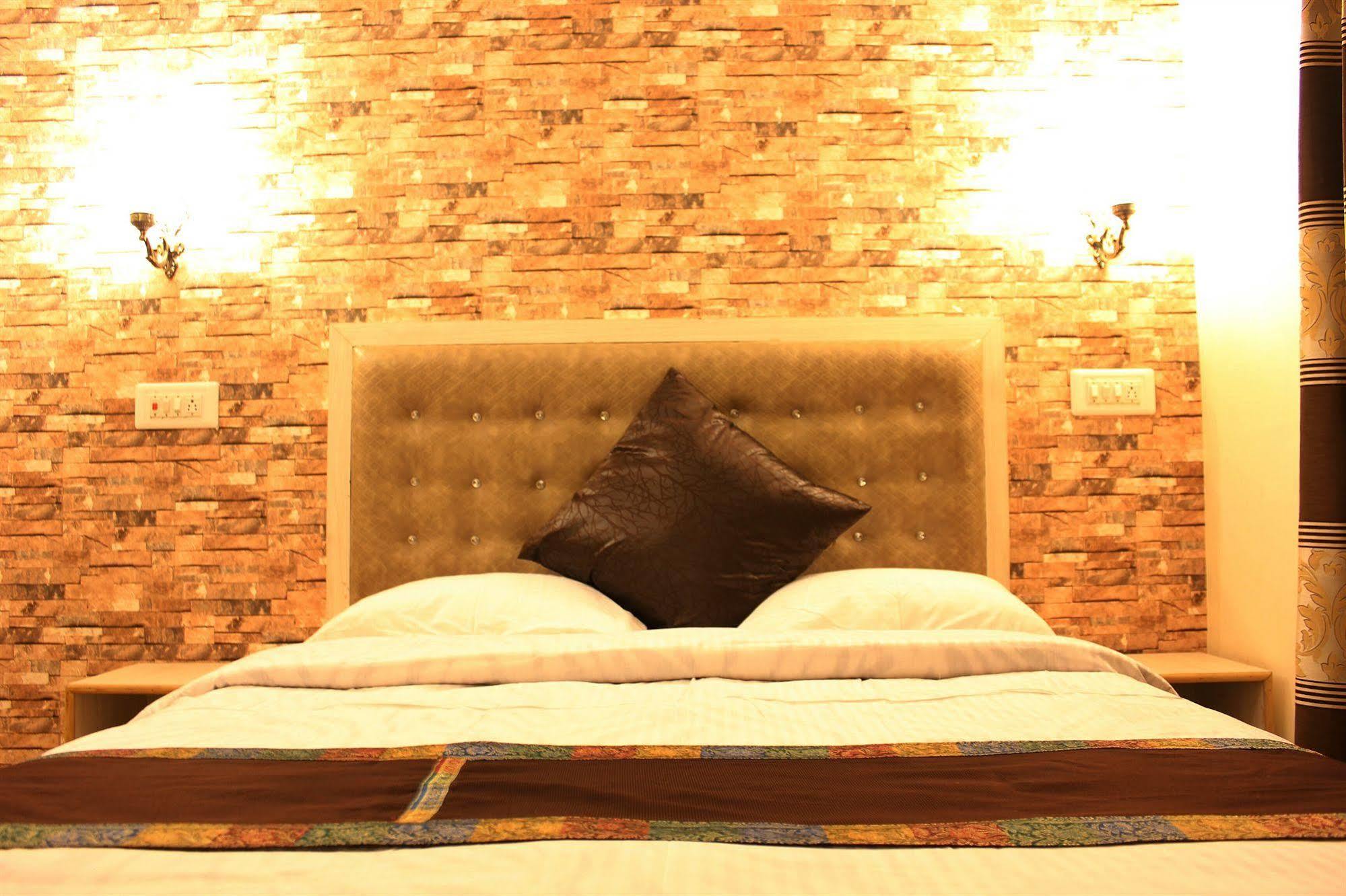 Hotel Walisons Resorts Srīnagar Екстериор снимка