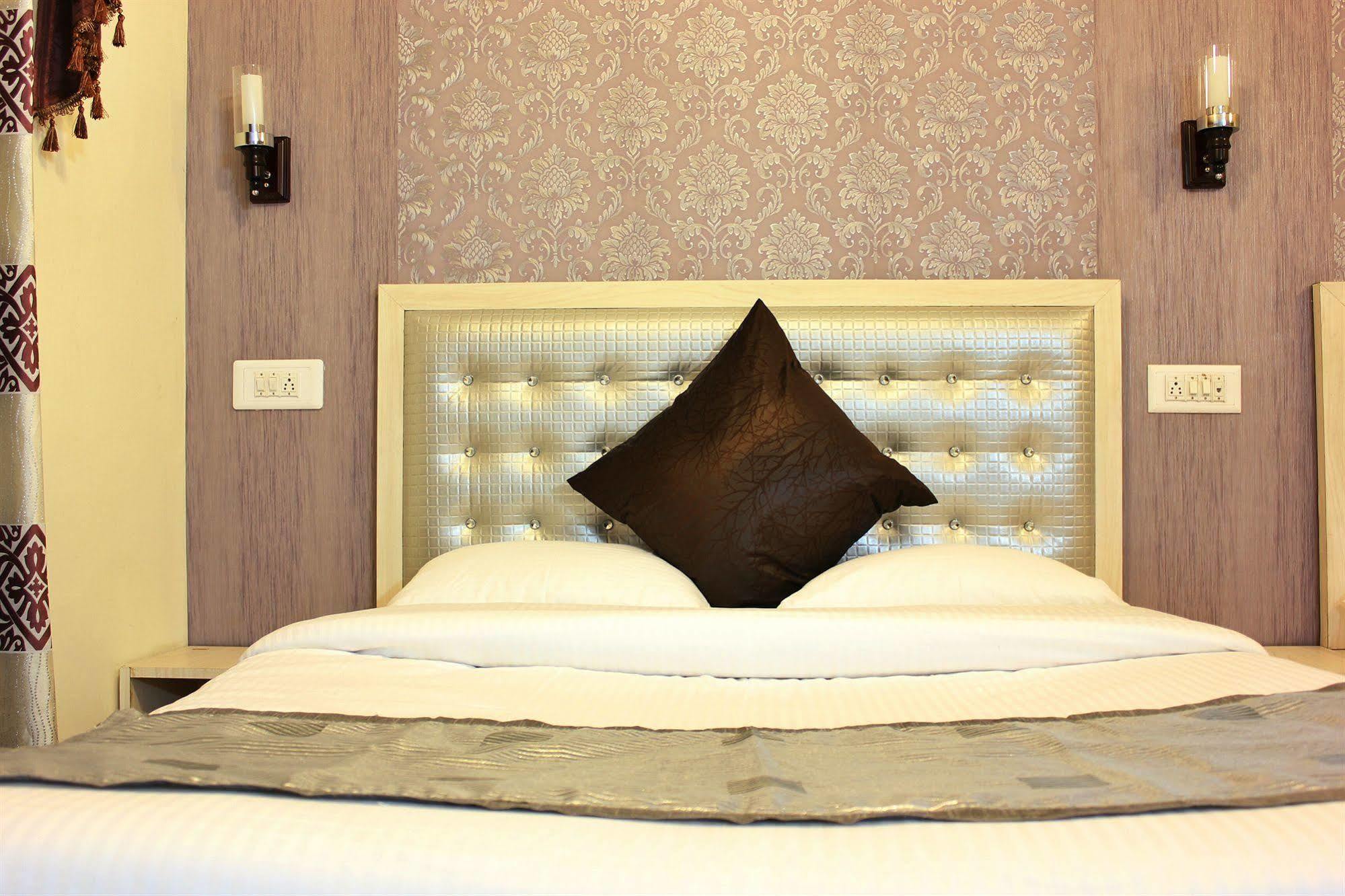 Hotel Walisons Resorts Srīnagar Екстериор снимка
