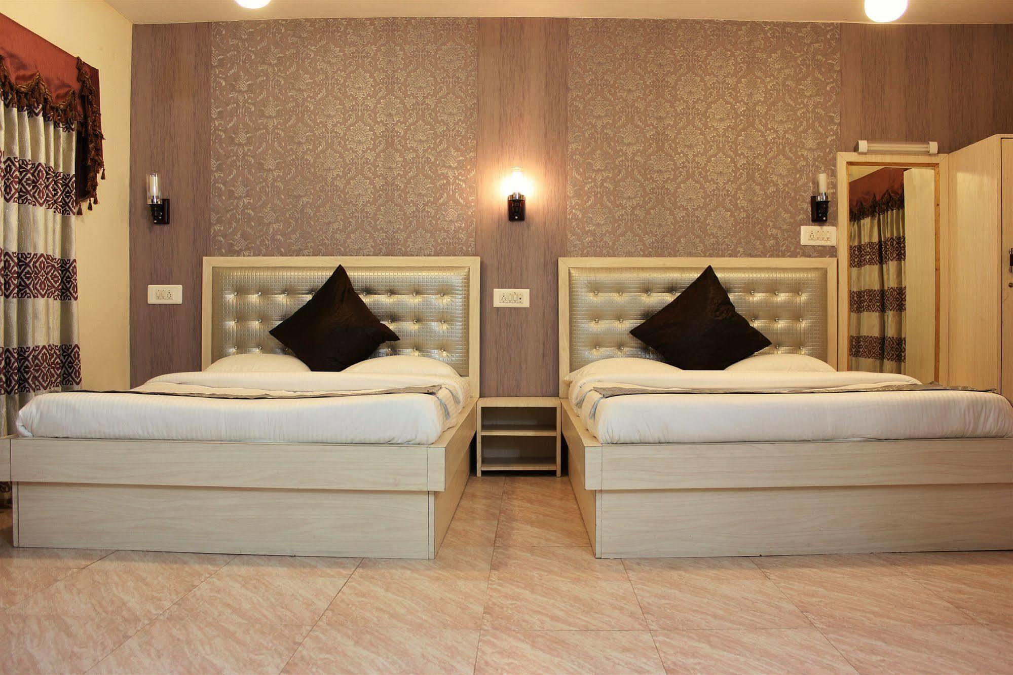 Hotel Walisons Resorts Srīnagar Екстериор снимка