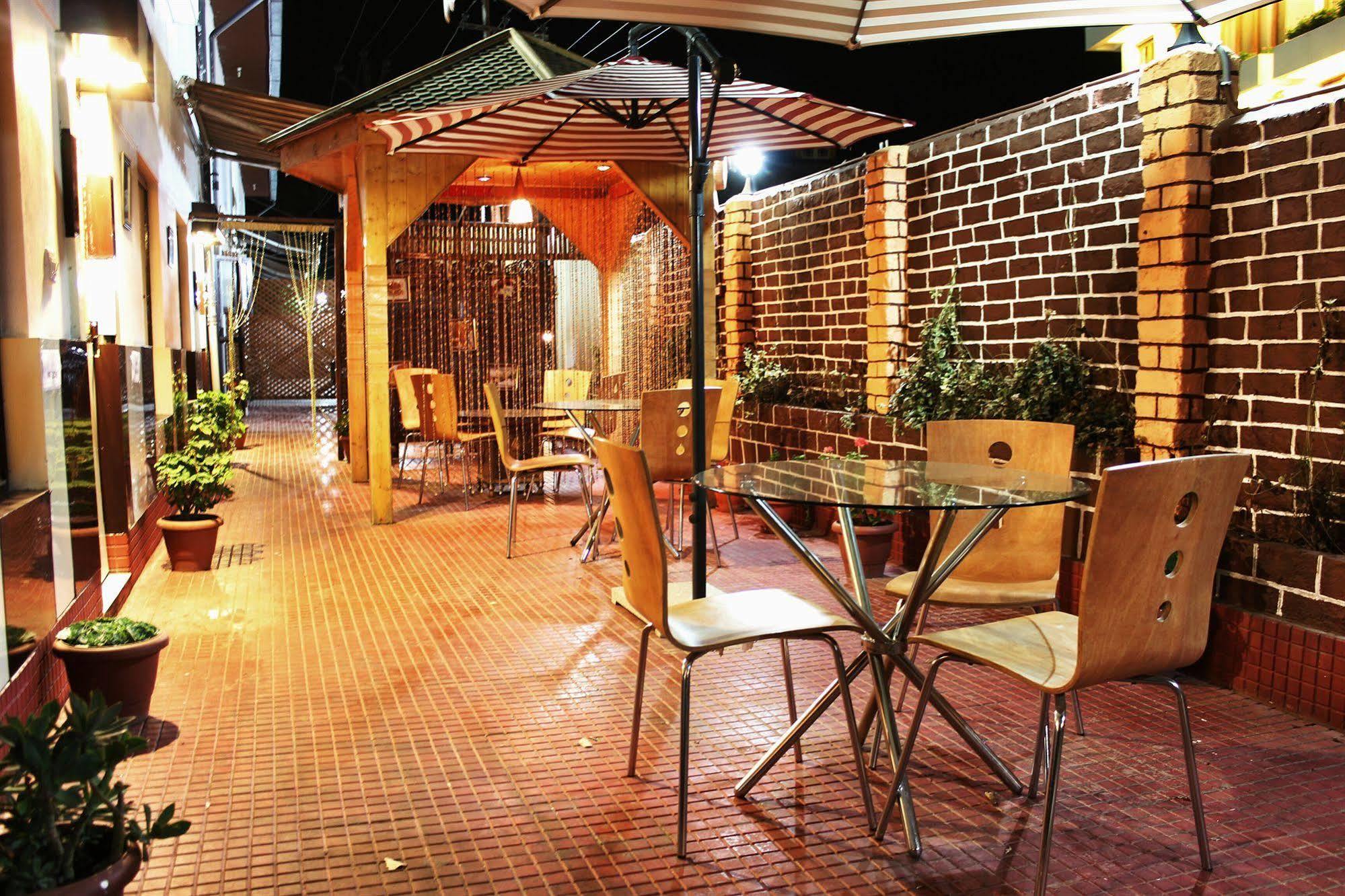 Hotel Walisons Resorts Srīnagar Екстериор снимка