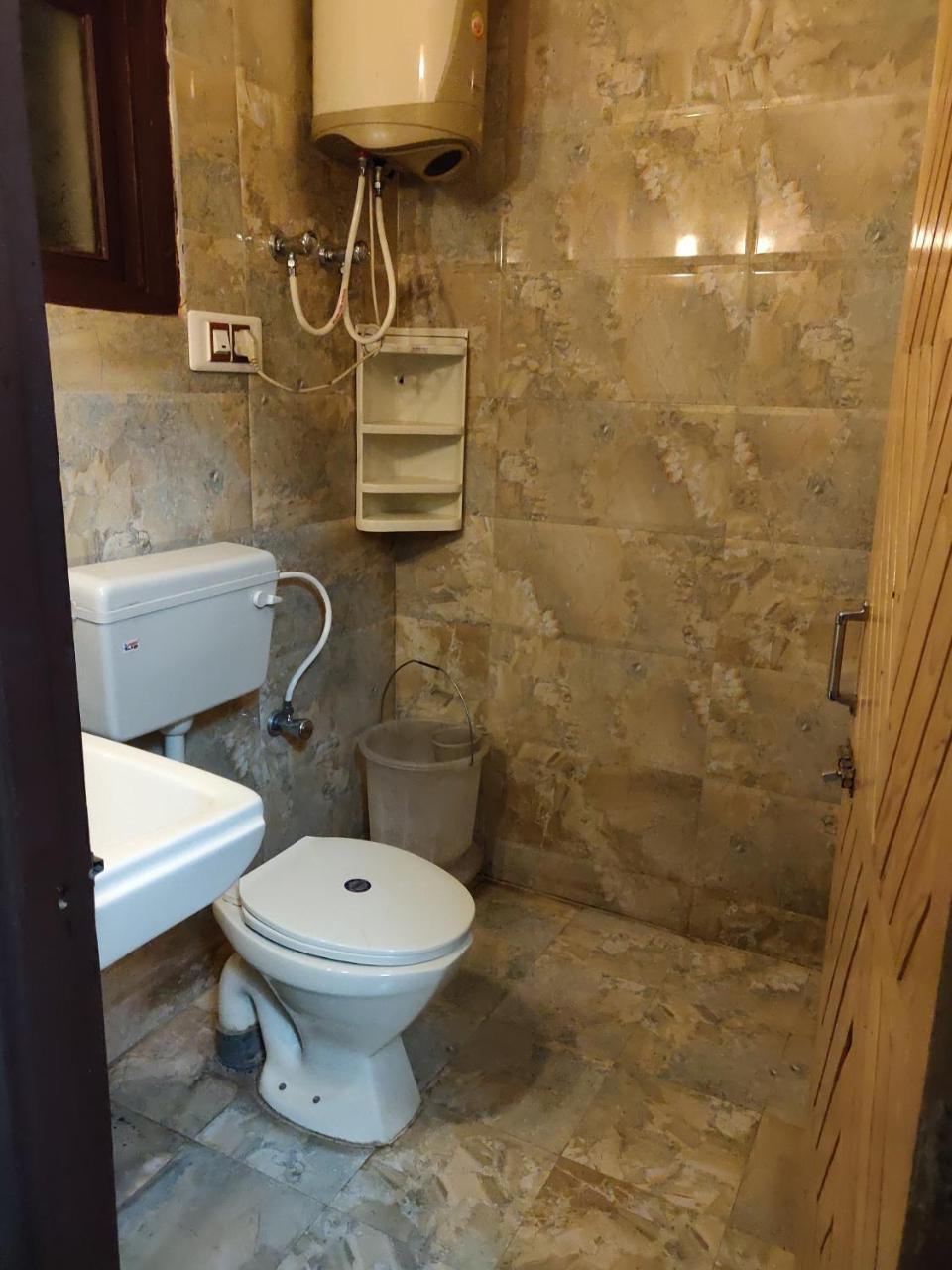 Hotel Walisons Resorts Srīnagar Екстериор снимка